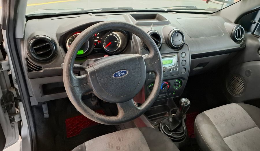 Ford Fiesta 1.6 AMBIENTE Hatchback 2011