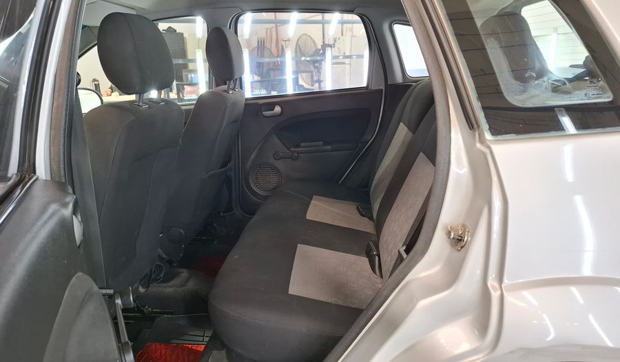 Ford Fiesta 1.6 AMBIENTE Hatchback 2011