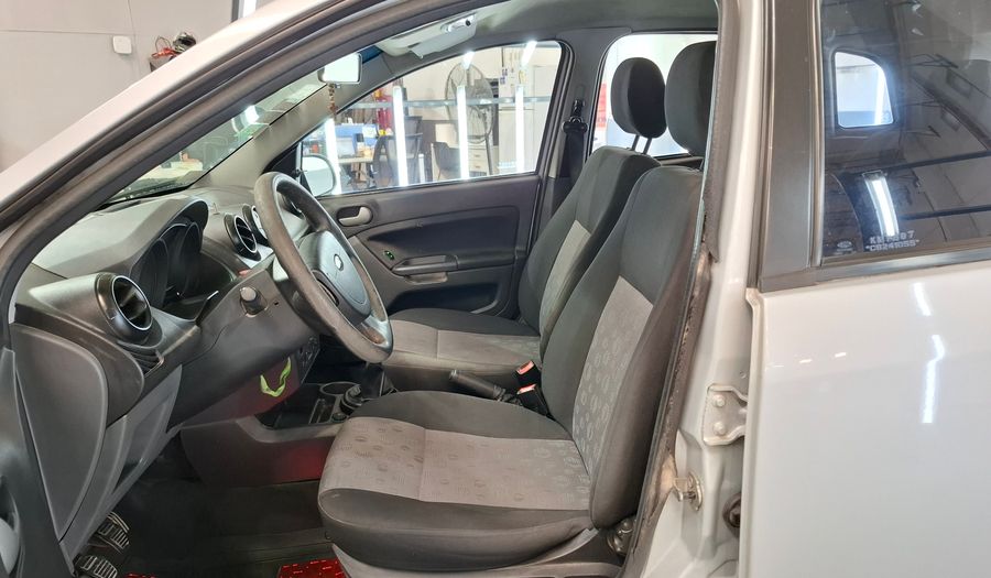 Ford Fiesta 1.6 AMBIENTE Hatchback 2011