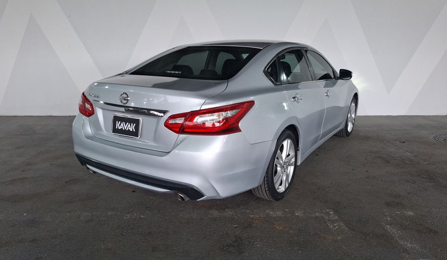 Nissan Altima 2.5 ADVANCE NAVI CVT Sedan 2017