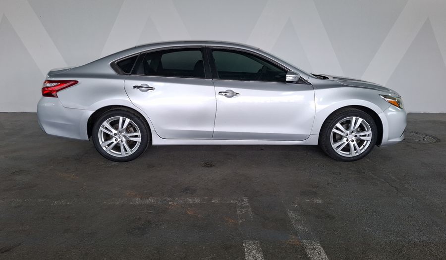 Nissan Altima 2.5 ADVANCE NAVI CVT Sedan 2017