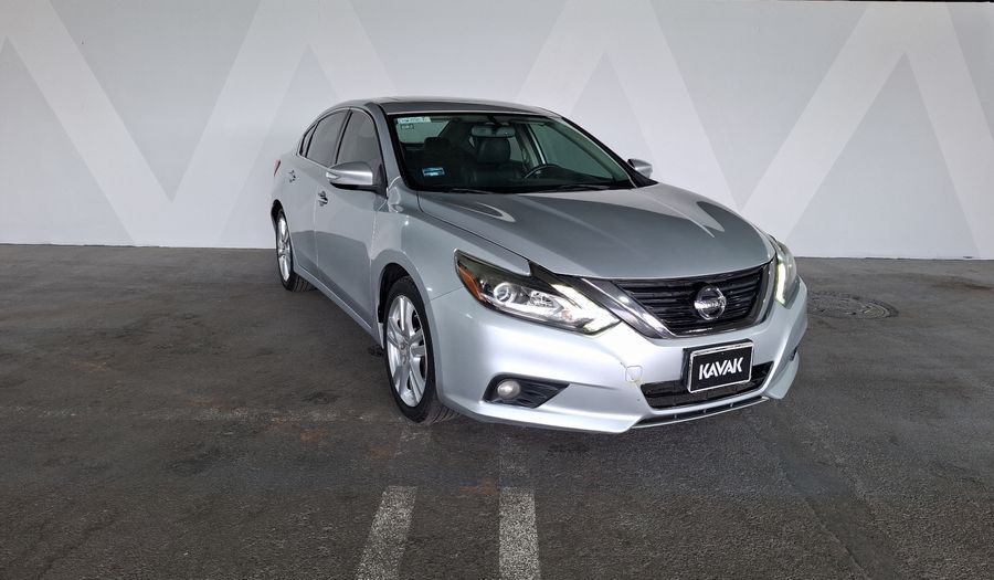 Nissan Altima 2.5 ADVANCE NAVI CVT Sedan 2017