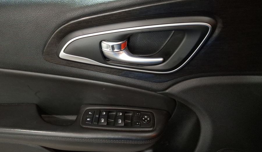 Chrysler 200 3.6 C ADVANCE Sedan 2015