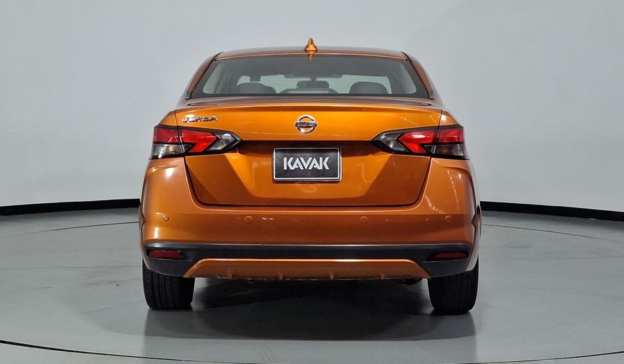 Nissan Versa 1.6 PLATINUM CVT Sedan 2021