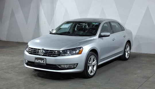 Volkswagen • Passat