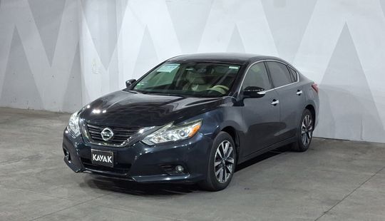 Nissan • Altima