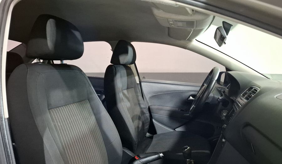 Volkswagen Vento 1.6 HIGHLINE MT Sedan 2014