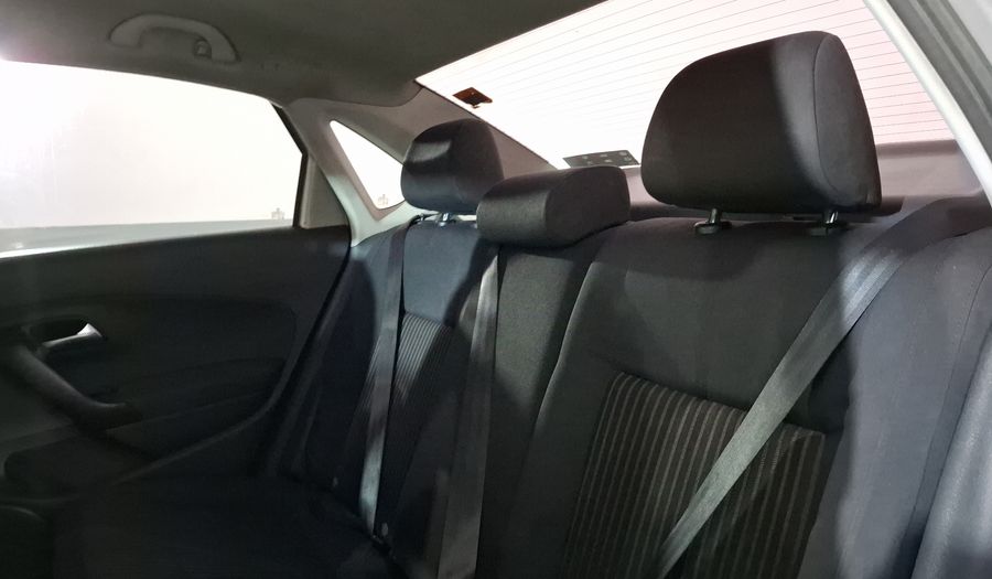 Volkswagen Vento 1.6 HIGHLINE MT Sedan 2014