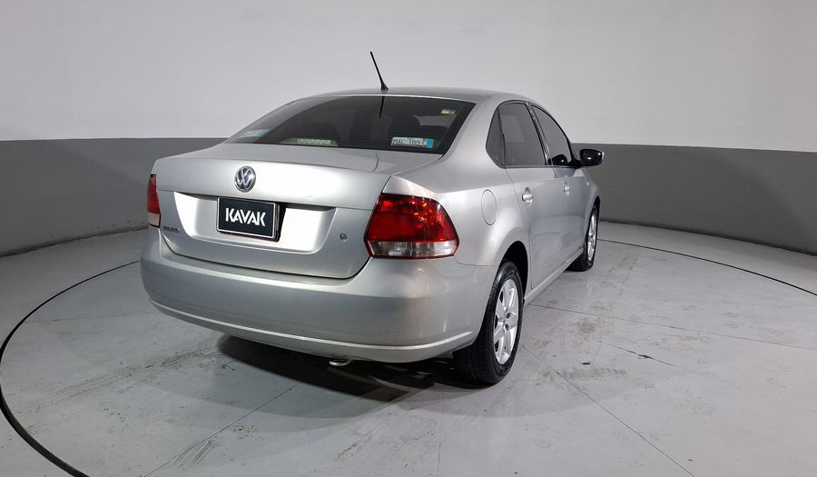 Volkswagen Vento 1.6 HIGHLINE MT Sedan 2014