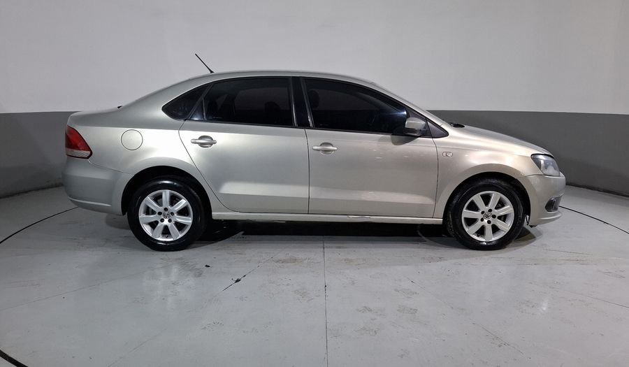 Volkswagen Vento 1.6 HIGHLINE MT Sedan 2014