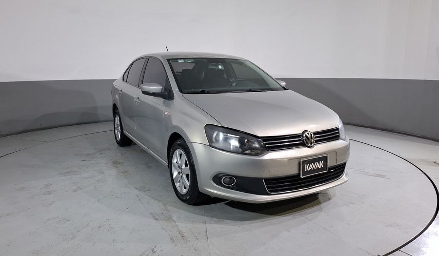 Volkswagen Vento 1.6 HIGHLINE MT Sedan 2014