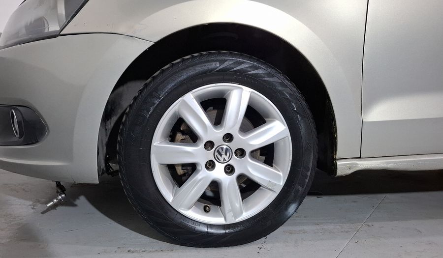 Volkswagen Vento 1.6 HIGHLINE MT Sedan 2014
