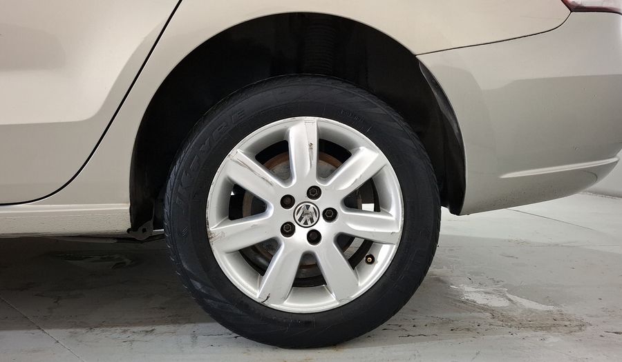 Volkswagen Vento 1.6 HIGHLINE MT Sedan 2014