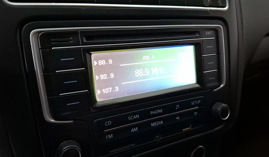 Volkswagen Vento 1.6 HIGHLINE MT Sedan 2014