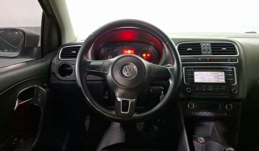 Volkswagen Vento 1.6 HIGHLINE MT Sedan 2014