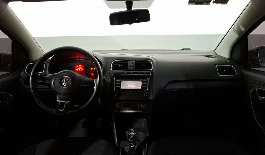 Volkswagen Vento 1.6 HIGHLINE MT Sedan 2014