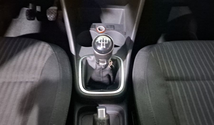 Volkswagen Vento 1.6 HIGHLINE MT Sedan 2014