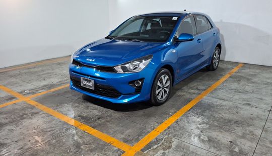 2023 • 24,000 km • Automático