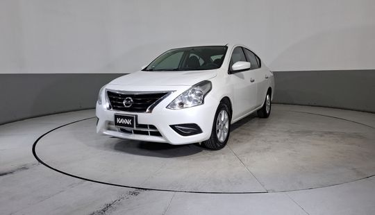 Nissan • Versa