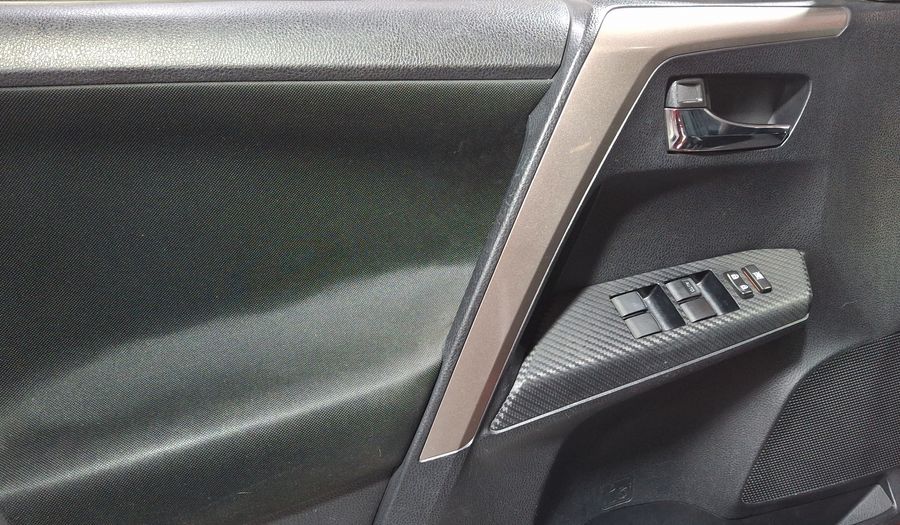 Toyota Rav4 2.5 XLE AWD AT Suv 2015