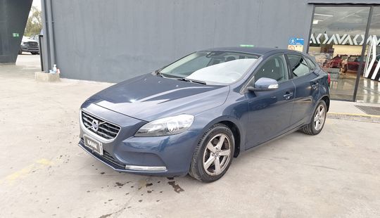 Volvo • V40