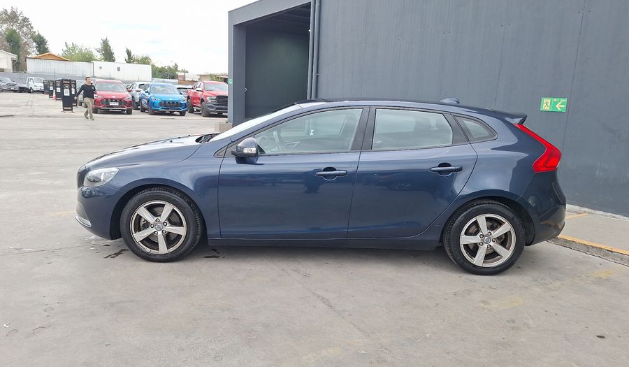 Volvo V40 1.6 T4 COMFORT CROSS COUNTRY Hatchback 2015