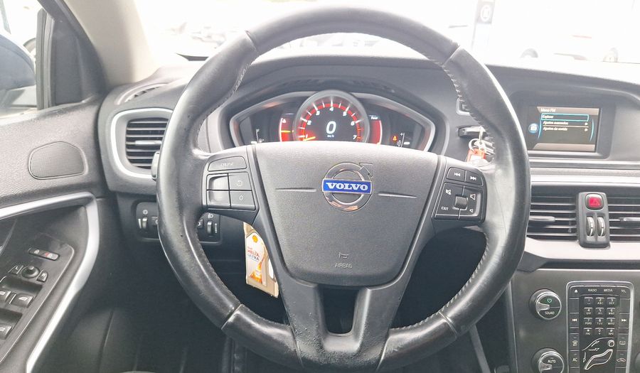 Volvo V40 1.6 T4 COMFORT CROSS COUNTRY Hatchback 2015