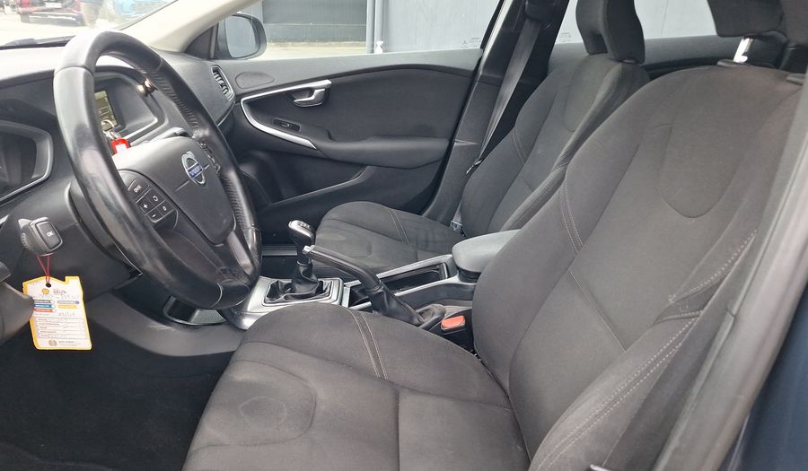 Volvo V40 1.6 T4 COMFORT CROSS COUNTRY Hatchback 2015