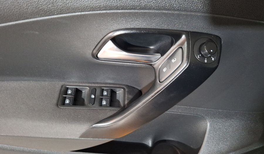 Volkswagen Polo 1.6 STARTLINE AUTO Hatchback 2020