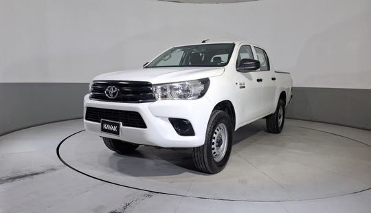 Toyota • Hilux