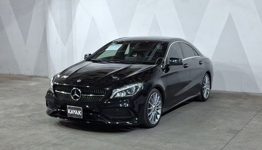 Mercedes Benz • Clase CLA