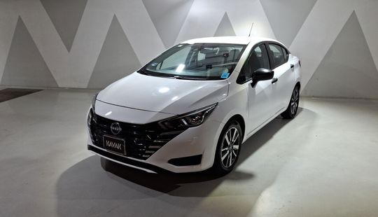 Nissan • Versa