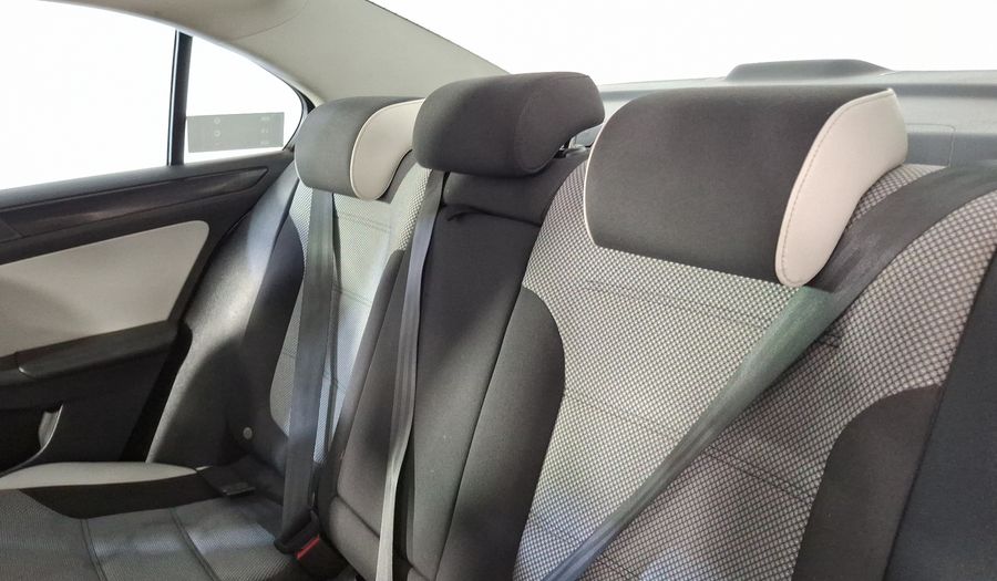 Volkswagen Jetta 2.0 LIVE MT Sedan 2017