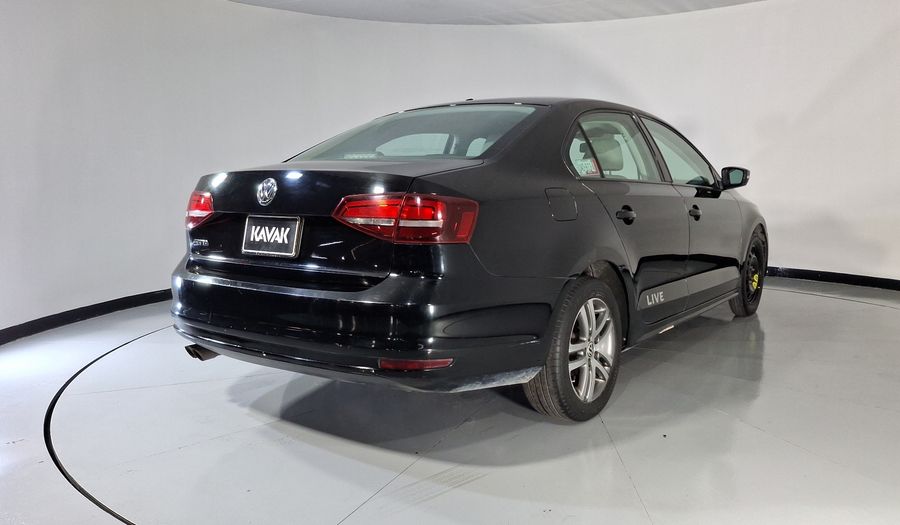 Volkswagen Jetta 2.0 LIVE MT Sedan 2017