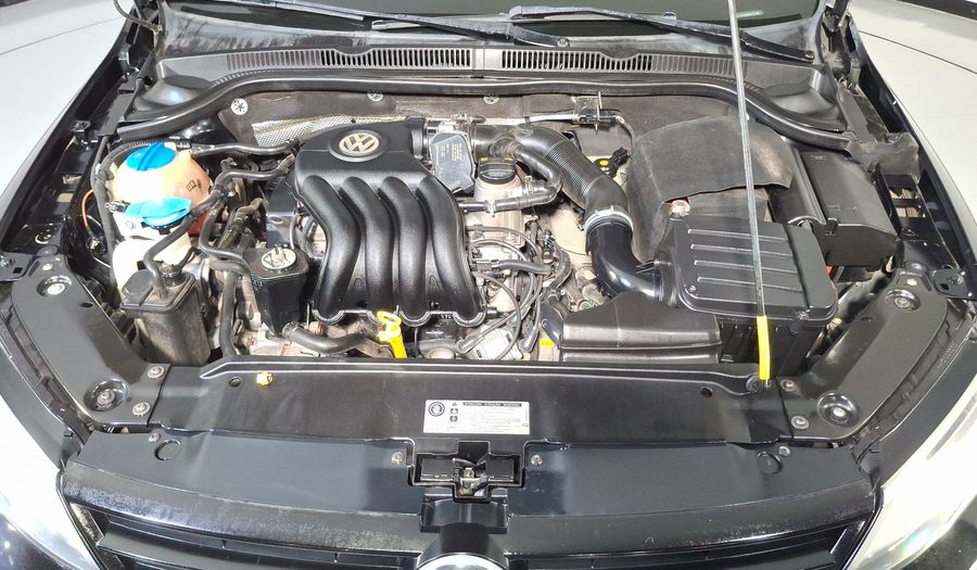 Volkswagen Jetta 2.0 LIVE MT Sedan 2017