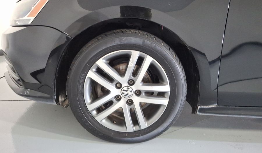 Volkswagen Jetta 2.0 LIVE MT Sedan 2017