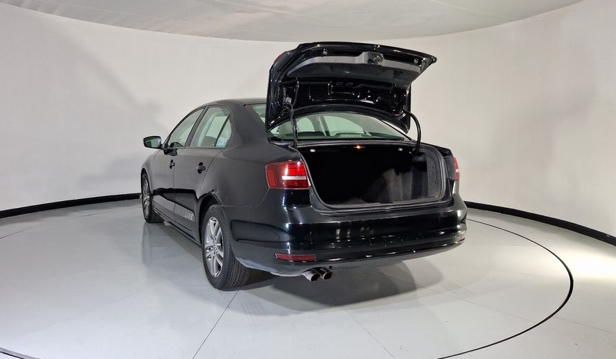 Volkswagen Jetta 2.0 LIVE MT Sedan 2017