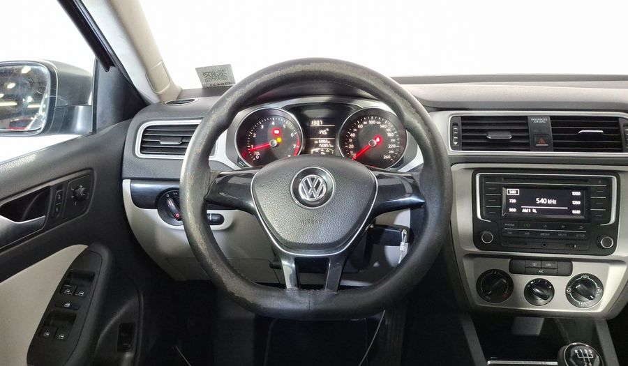 Volkswagen Jetta 2.0 LIVE MT Sedan 2017