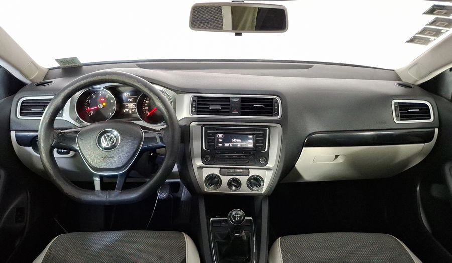 Volkswagen Jetta 2.0 LIVE MT Sedan 2017