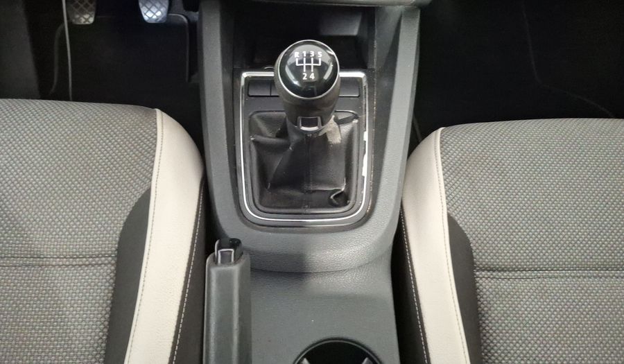 Volkswagen Jetta 2.0 LIVE MT Sedan 2017