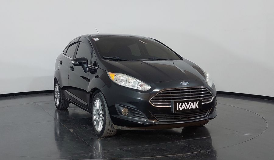 Ford Fiesta 1.6 16V TIVCT TITANIUM Hatchback 2015
