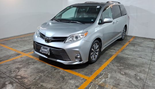 Toyota • Sienna