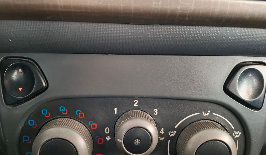 Fiat Uno 1.4 8V WAY 5P Hatchback 2013