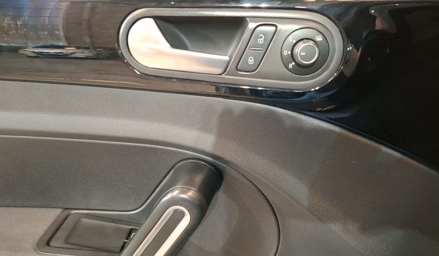 Volkswagen Beetle 2.5 SOUND AUTO Hatchback 2018