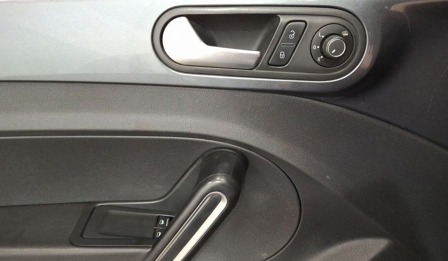 Volkswagen Beetle 2.5 SPORTLINE TIPTRONIC Hatchback 2016