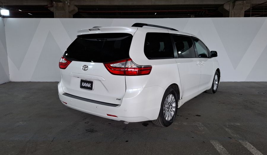 Toyota Sienna 3.5 XLE AT Minivan 2016