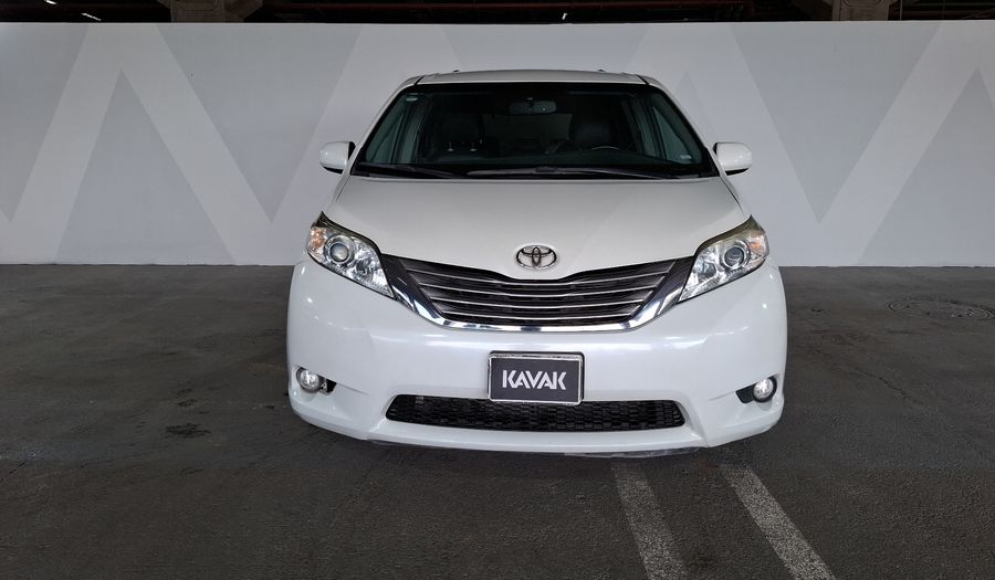Toyota Sienna 3.5 XLE AT Minivan 2016