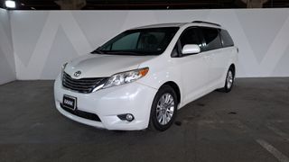 Toyota • Sienna