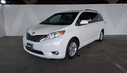 Toyota • Sienna