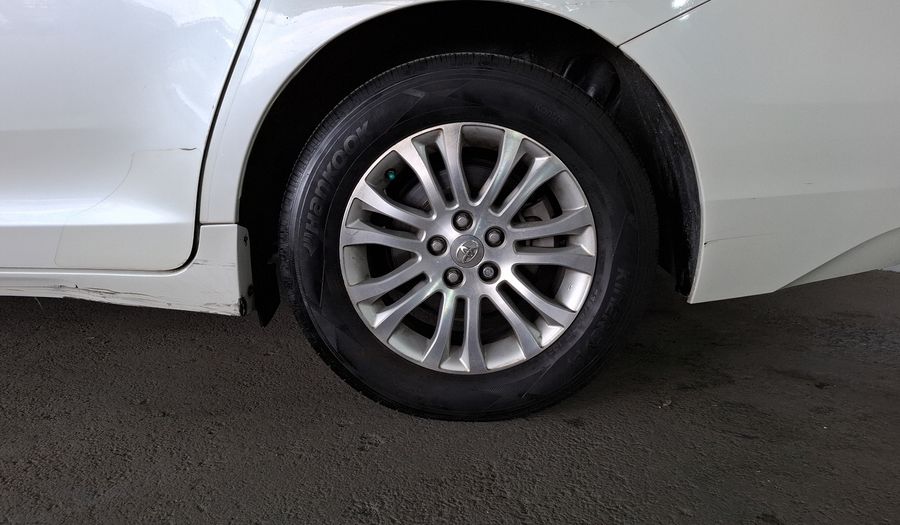 Toyota Sienna 3.5 XLE AT Minivan 2016